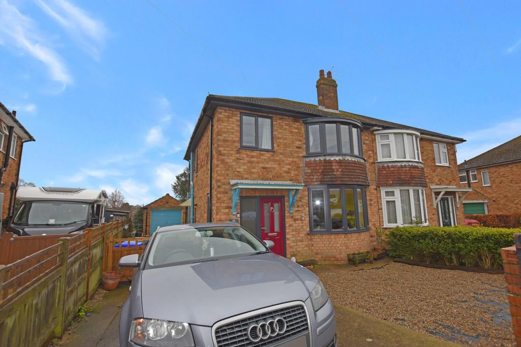 Lady Ediths Park, Scarborough YO12 3 bed semidetached house for sale