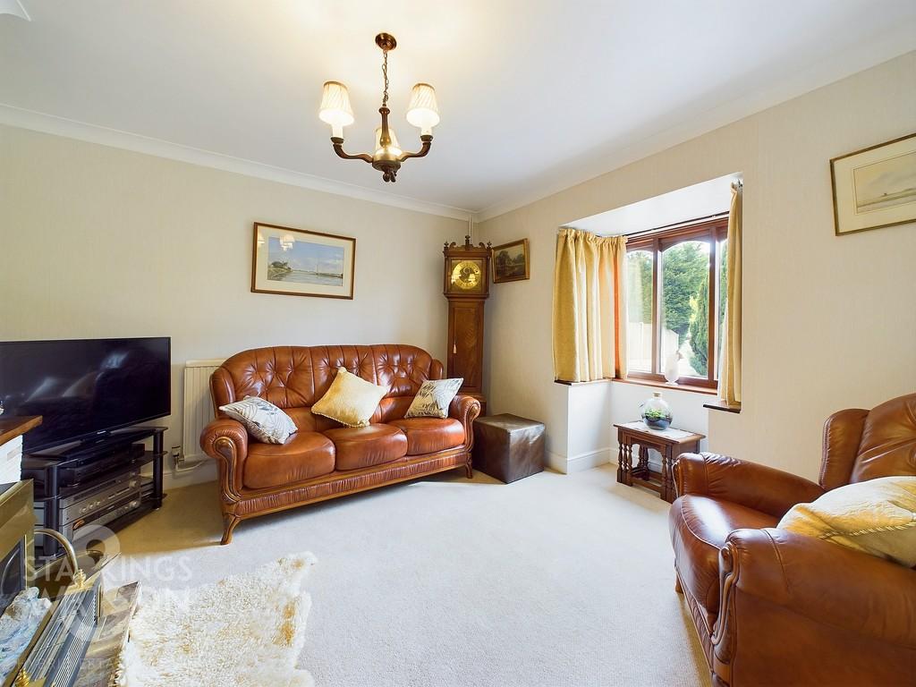 Main Road, Filby, Great Yarmouth 3 bed detached bungalow for sale £