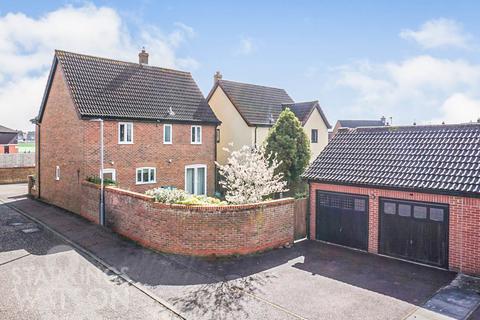 4 bedroom detached house for sale, Honeysuckle Drive, Dereham