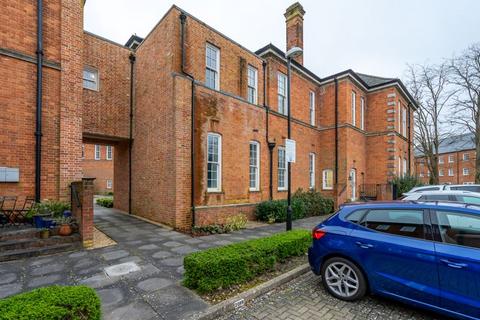 2 bedroom flat for sale, Longley Road, Chichester