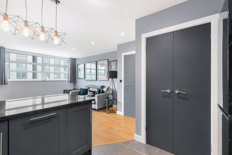 2 bedroom flat for sale, Bridge Street, Walton-On-Thames