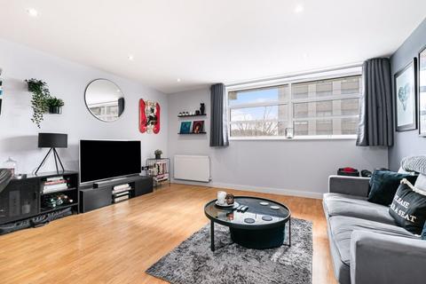 2 bedroom flat for sale, Bridge Street, Walton-On-Thames
