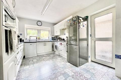 5 bedroom detached house for sale, Portsmouth Road, Thames Ditton