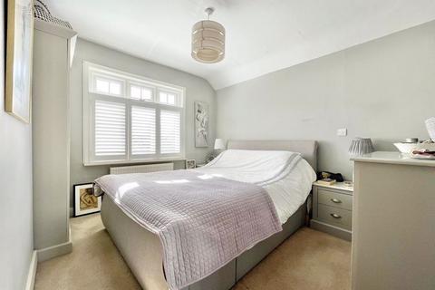 26 Vale Road, Claygate, Esher, KT10 0NJ