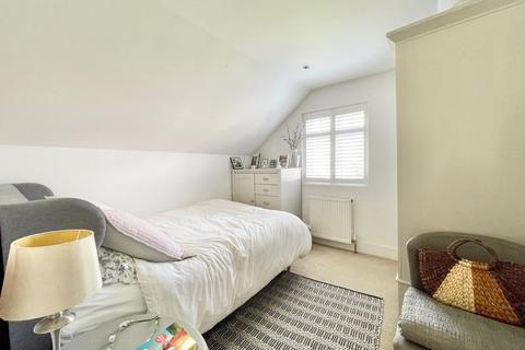 26 Vale Road, Claygate, Esher, KT10 0NJ