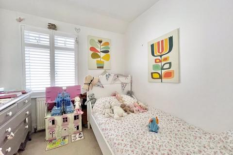 26 Vale Road, Claygate, Esher, KT10 0NJ