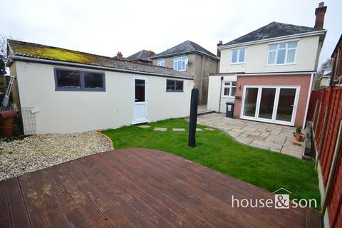 3 bedroom detached house to rent, The Grove, Moordown