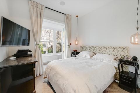1 bedroom flat for sale, Nevern Square, London