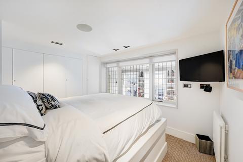1 bedroom flat for sale, Nevern Square, London