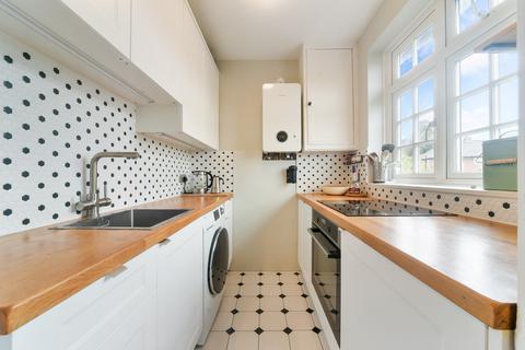2 bedroom apartment to rent, Villiers Close, Surbiton KT5