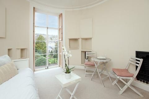 Studio to rent, Royal Crescent, Bath