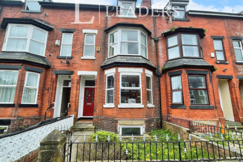 8 bedroom terraced house to rent, Booth Avenue, Manchester, M14