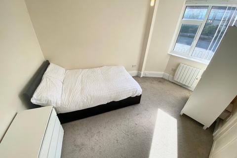 1 bedroom in a house share to rent, Crabtree Close, Sheffield