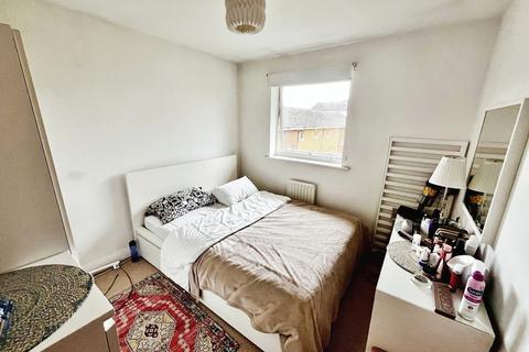 2 bedroom flat to rent, Admiralty Close, West Drayton