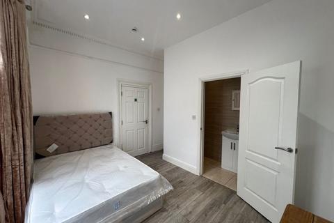 5 bedroom house share to rent, Medora Road, London