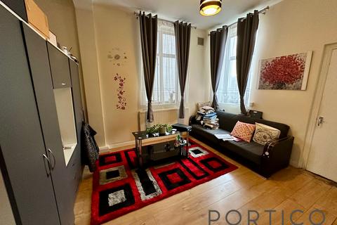 3 bedroom flat to rent, Romford Road | Stratford | E7