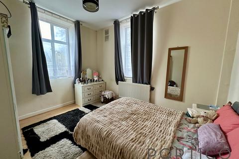 3 bedroom flat to rent, Romford Road | Stratford | E7