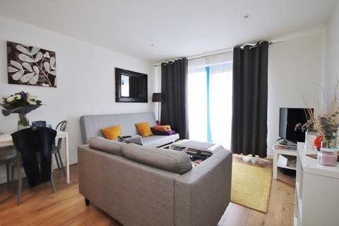 1 bedroom flat to rent, Western Gateway, London