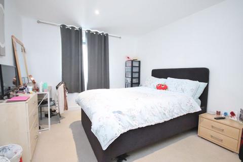 1 bedroom flat to rent, Western Gateway, London