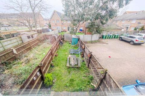4 Carnoustie Close, London, SE28 8SH