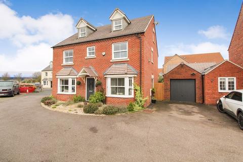 5 bedroom detached house for sale, Brambling Gardens, Bedford MK42