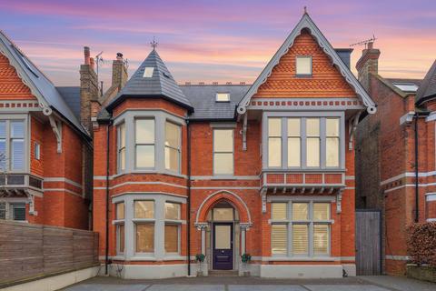 Flat 2, 89 Gordon Road, London, W5 2AL