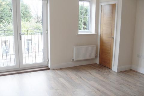 2 bedroom flat to rent, Annett Close, Shepperton