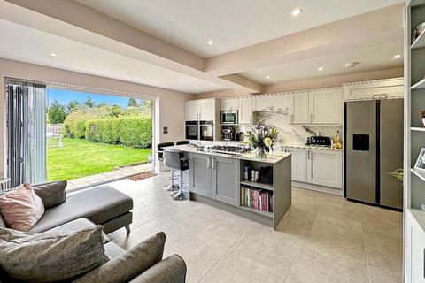 98 Norfolk Avenue, South Croydon, CR2 8BS
