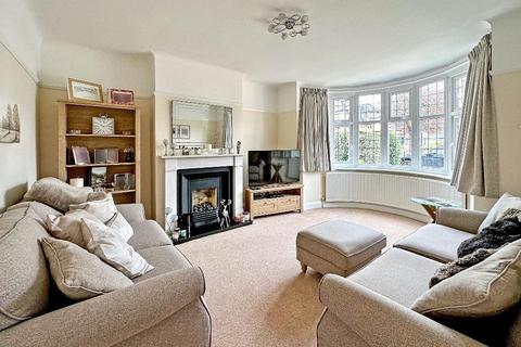 98 Norfolk Avenue, South Croydon, CR2 8BS