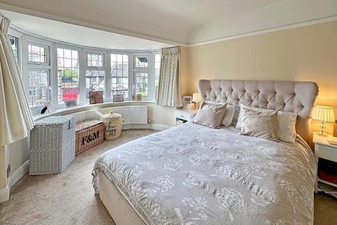98 Norfolk Avenue, South Croydon, CR2 8BS