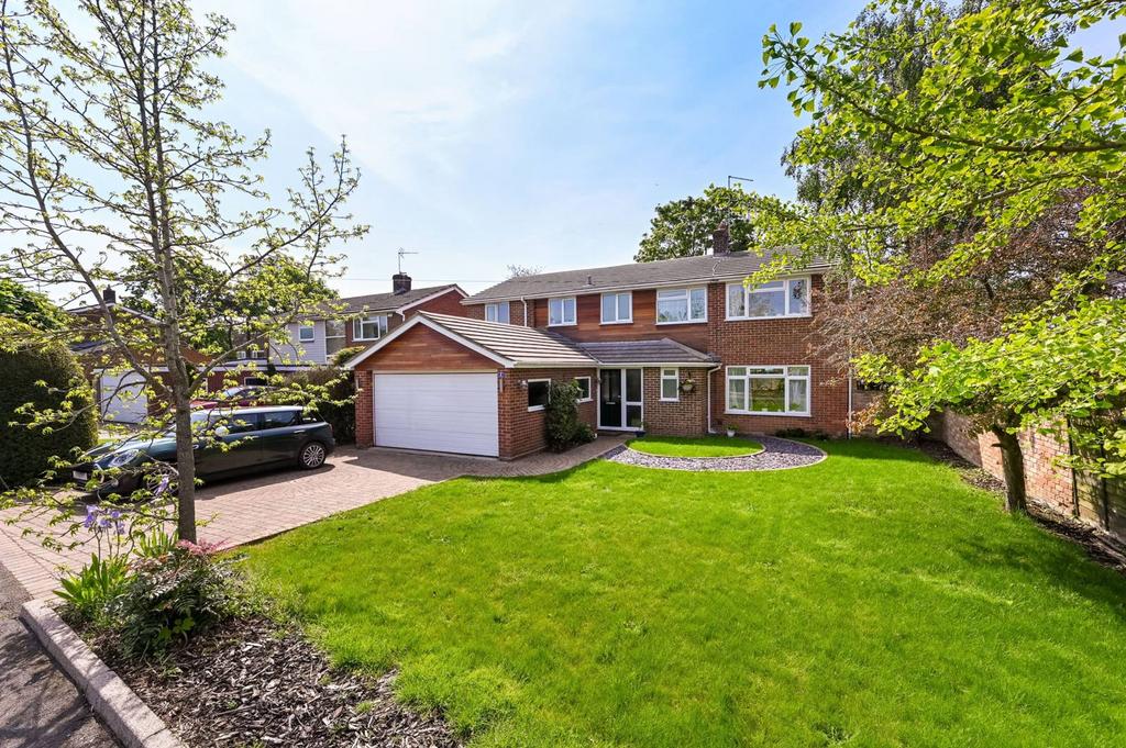 Thames Crescent, Maidenhead, SL6 5 bed detached house for sale £1,000,000