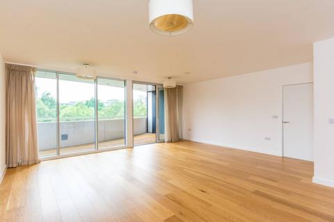 3 bedroom flat for sale, Colonial Drive, Chiswick, London, W4