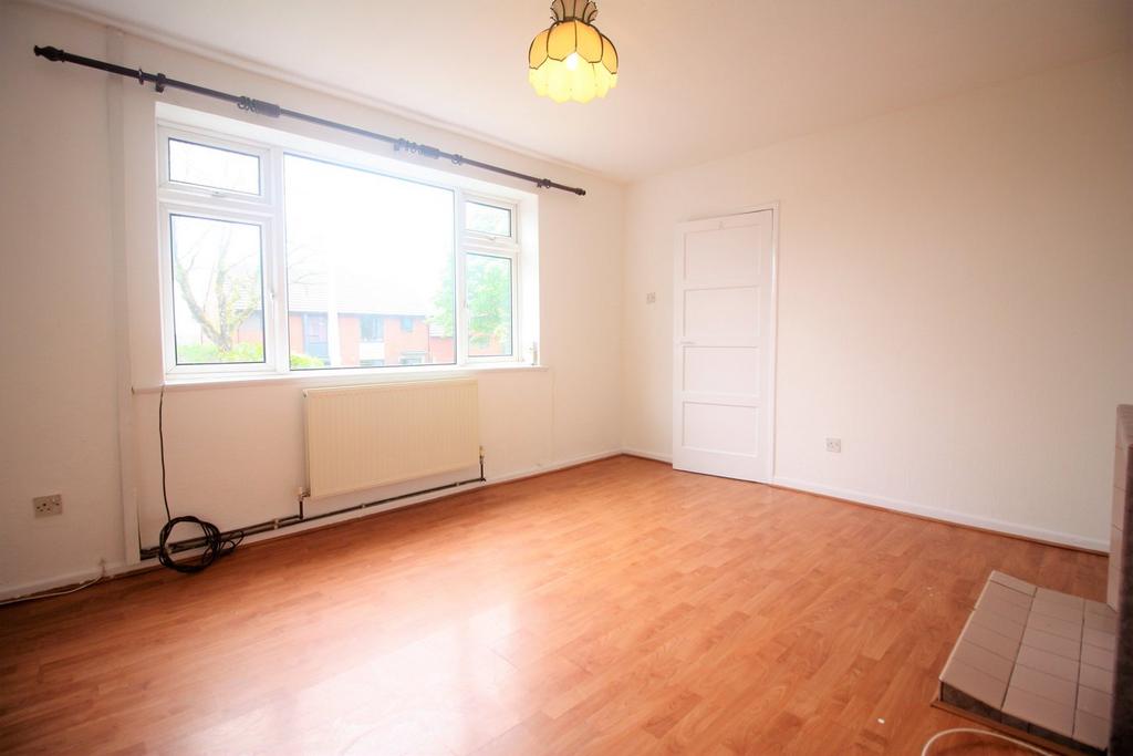 Winchester Way, Bolton, BL2 3 bed semidetached house £850 pcm (£196 pw)