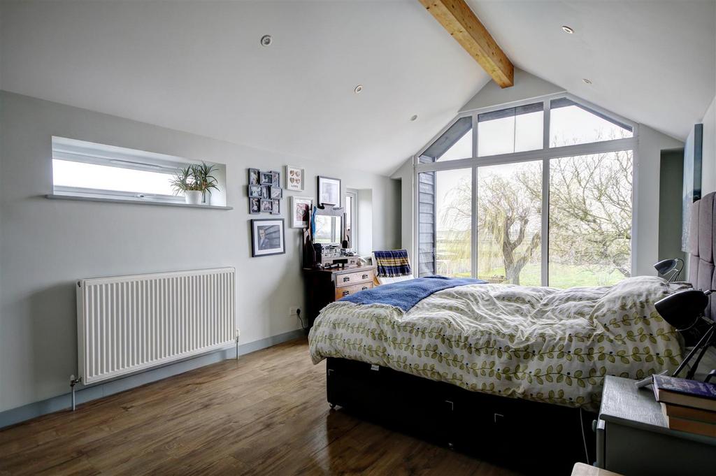 Bedroom 1.jpg