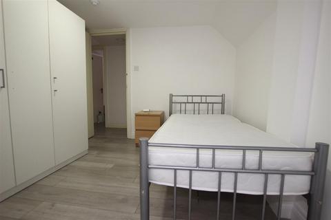 1 bedroom property to rent, Harrow Road, Kensal Green NW10