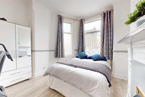 1 bedroom flat to rent, Sandringham Road, Willesden Green NW2