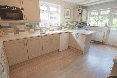 2 Crown Road, Billericay, CM11 2AE