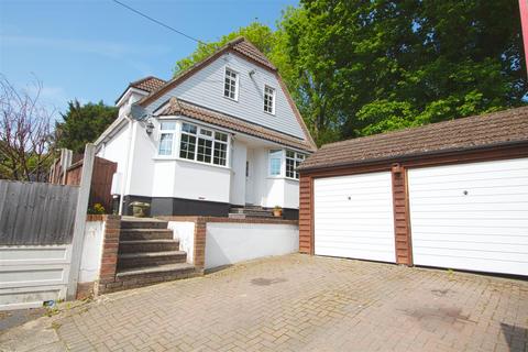 2 Crown Road, Billericay, CM11 2AE