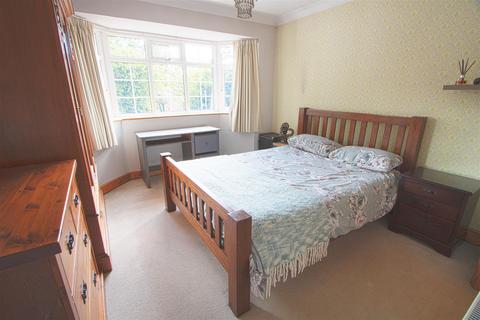 2 Crown Road, Billericay, CM11 2AE