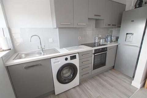 Flat 1, 8 Gatwick View, Billericay, CM12 9QU