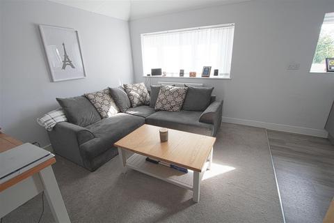 Flat 1, 8 Gatwick View, Billericay, CM12 9QU