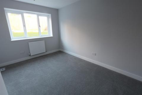 Flat 1, 8 Gatwick View, Billericay, CM12 9QU