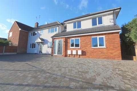 Flat 1, 8 Gatwick View, Billericay, CM12 9QU