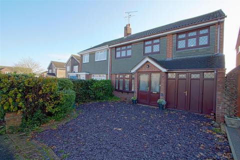 5 Birds Close, Ramsden Heath, Billericay, CM11 1JB