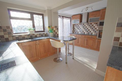 5 Birds Close, Ramsden Heath, Billericay, CM11 1JB
