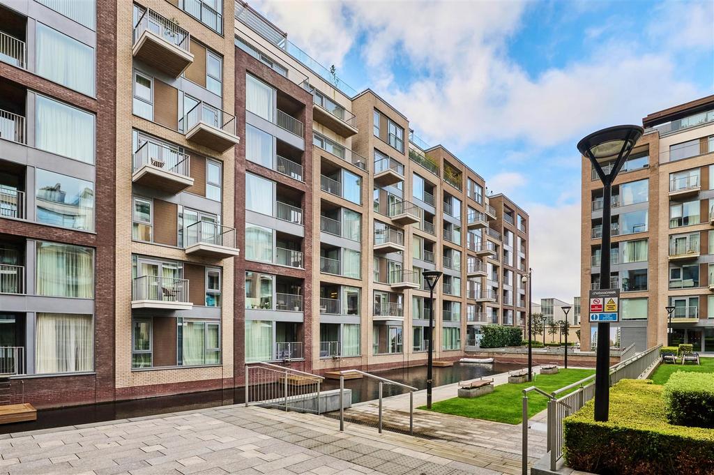 Dockside House, Chelsea Creek SW6 2 bed flat for sale £950,000