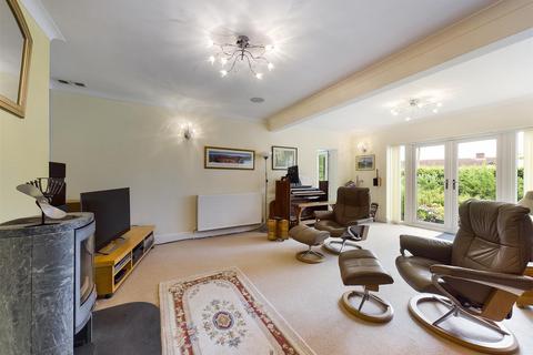 4 bedroom detached bungalow for sale, Clehonger, Hereford - Situated On A Private Road