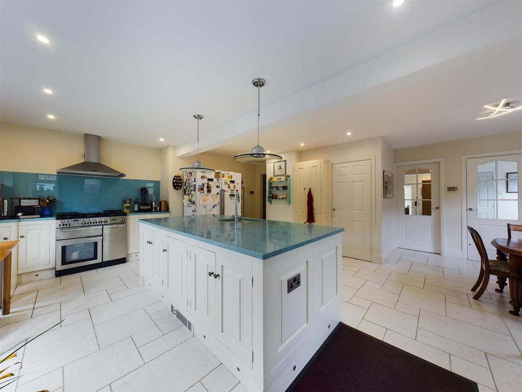 Kitchen diner 2.jpg