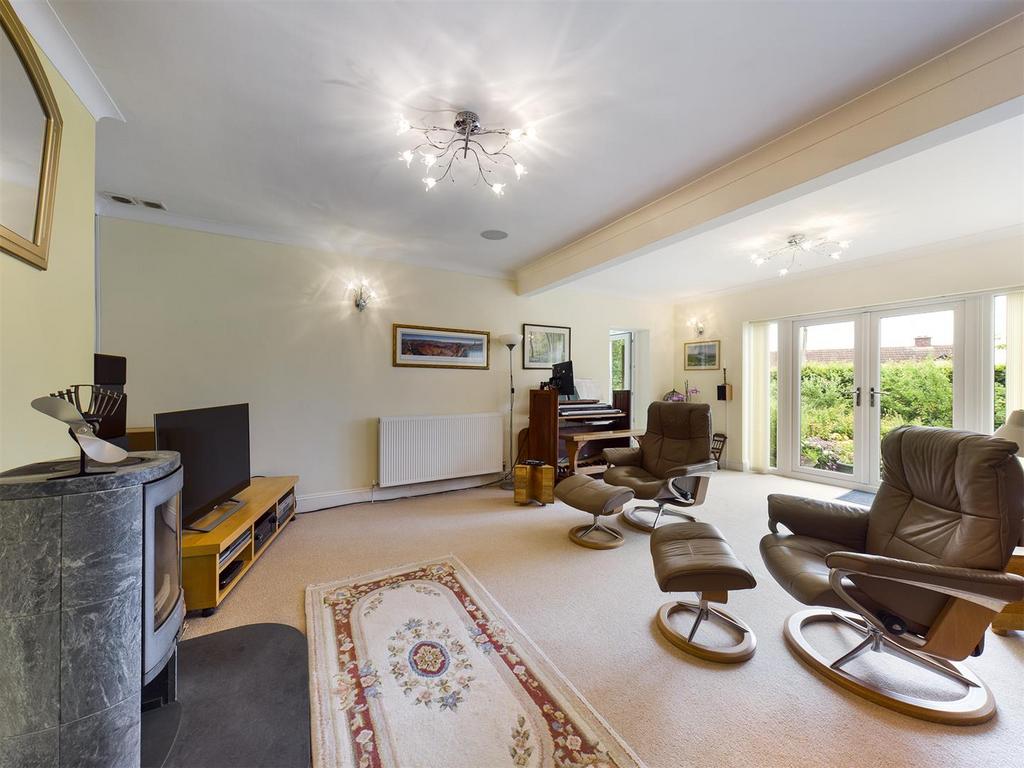 Living room 1.jpg