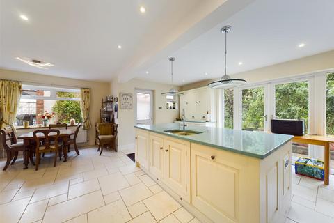 Fairbourne Church Road, Clehonger, Hereford, HR2 9SE